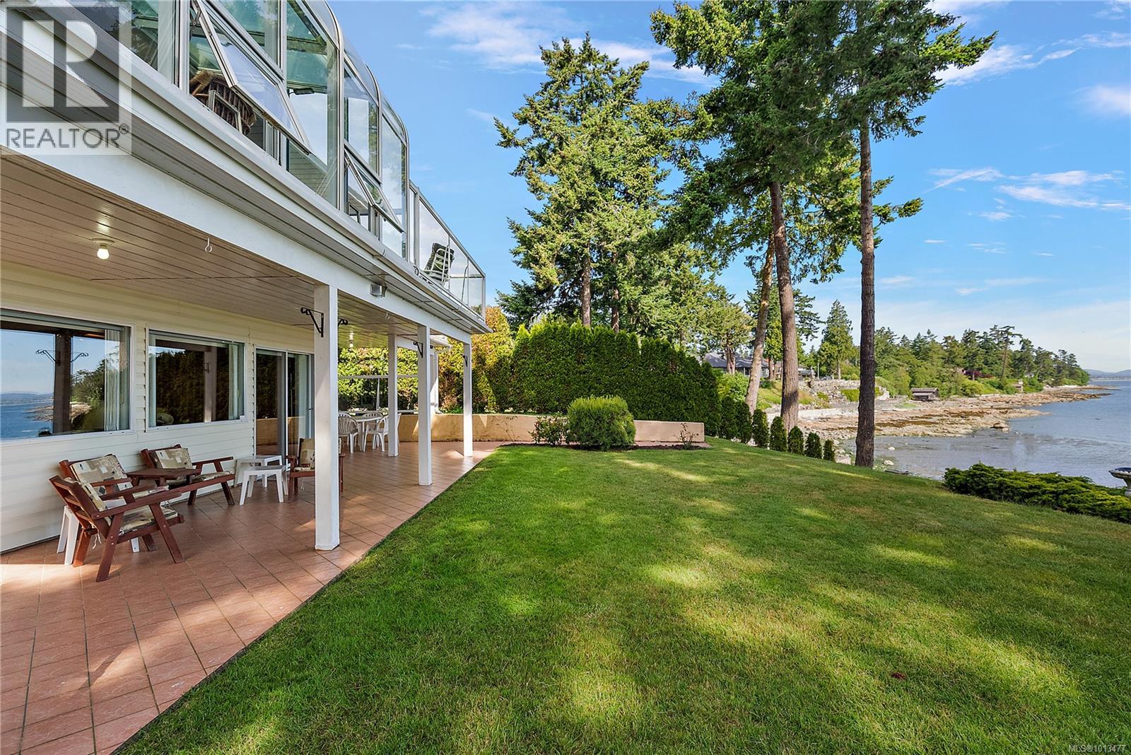  8001 Arthur Drive, Central Saanich