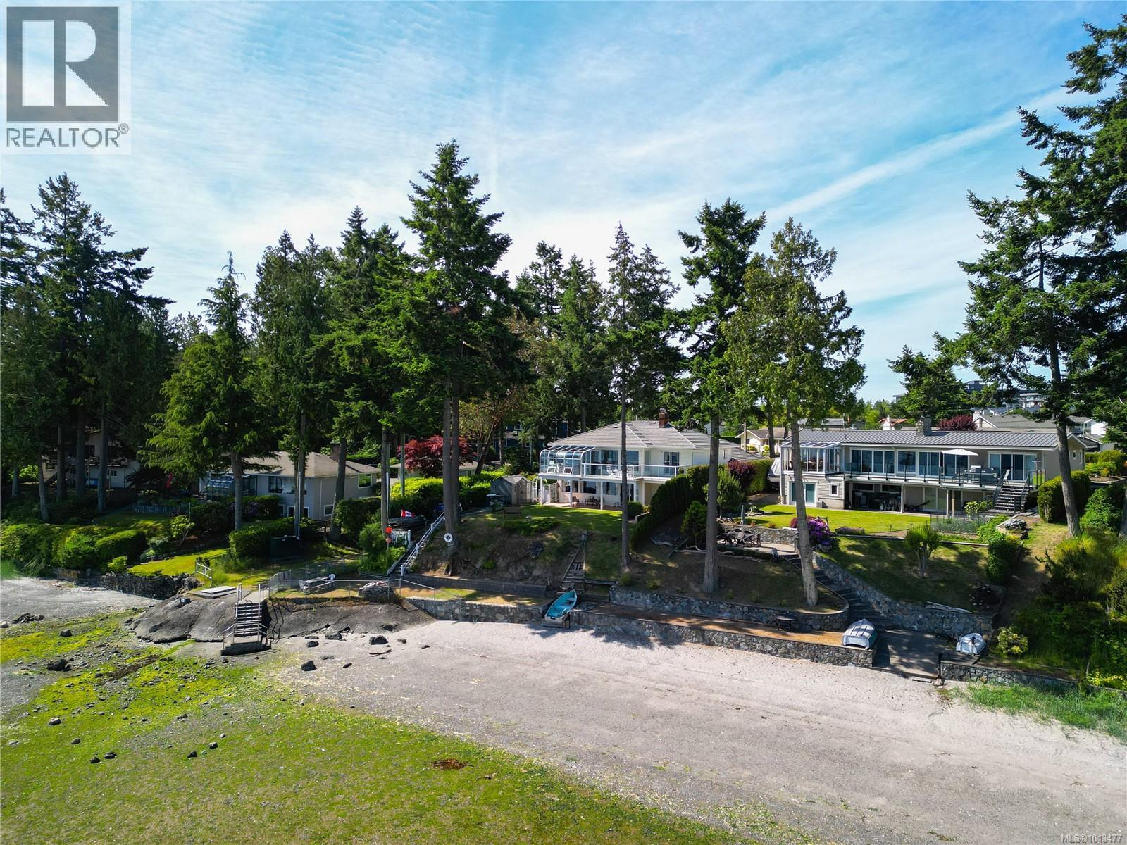  8001 Arthur Drive, Central Saanich