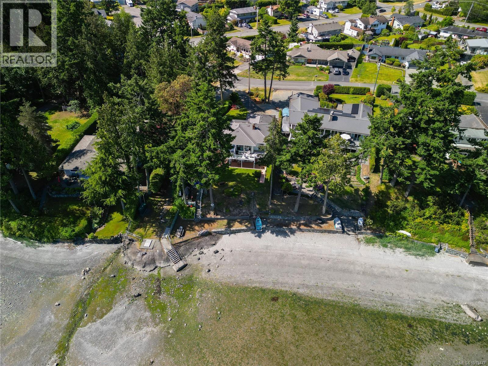  8001 Arthur Drive, Central Saanich