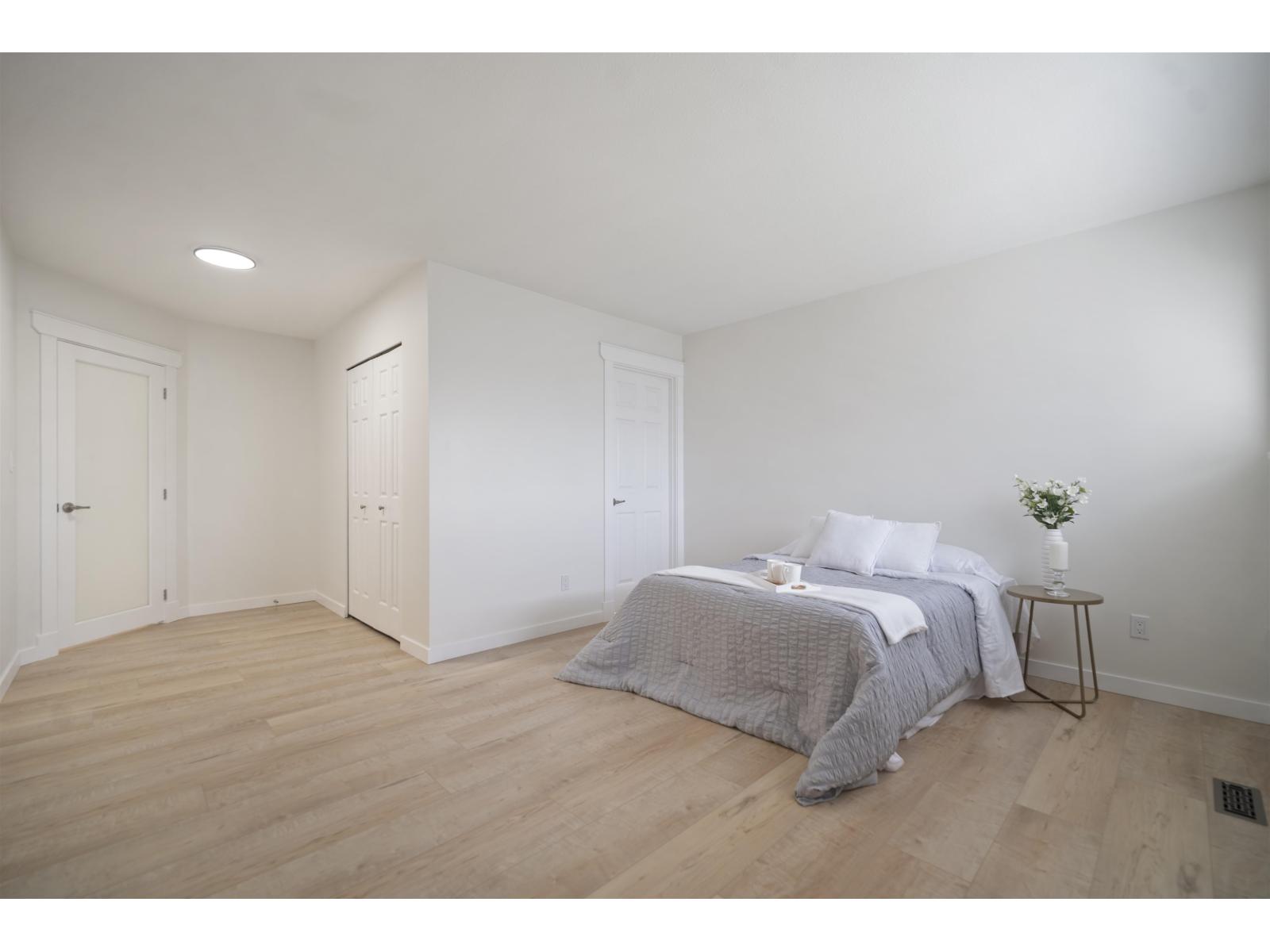 15582 RUSSELL AVENUE, White Rock