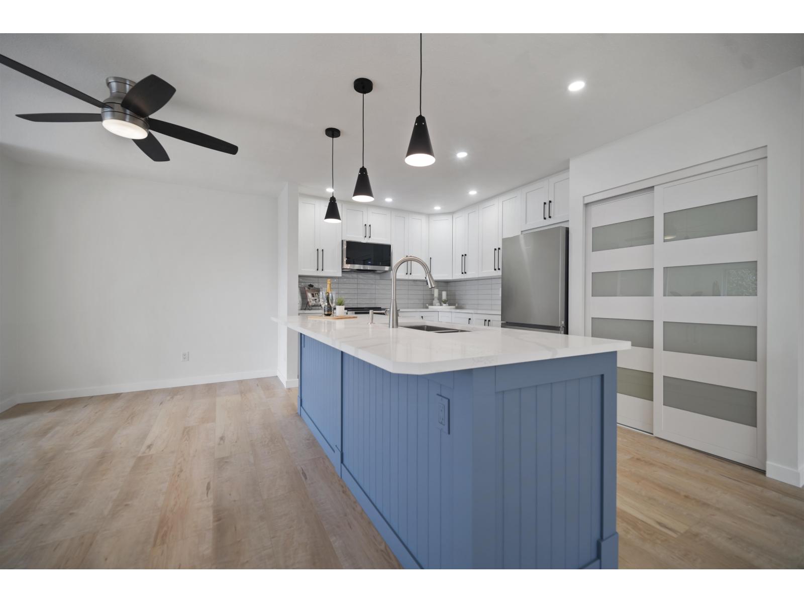 15582 RUSSELL AVENUE, White Rock