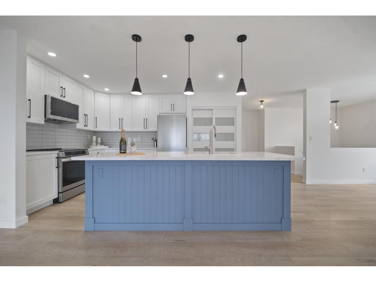 15582 RUSSELL AVENUE, White Rock
