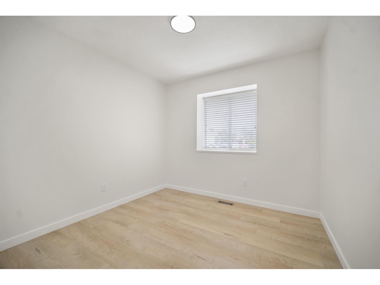 15582 RUSSELL AVENUE, White Rock
