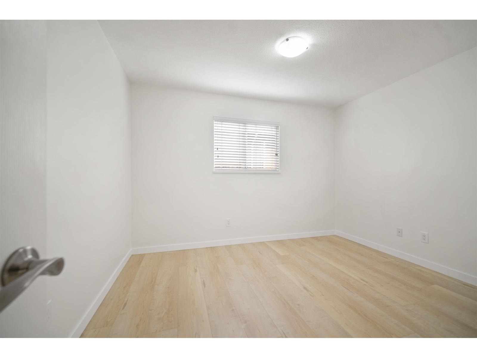 15582 RUSSELL AVENUE, White Rock