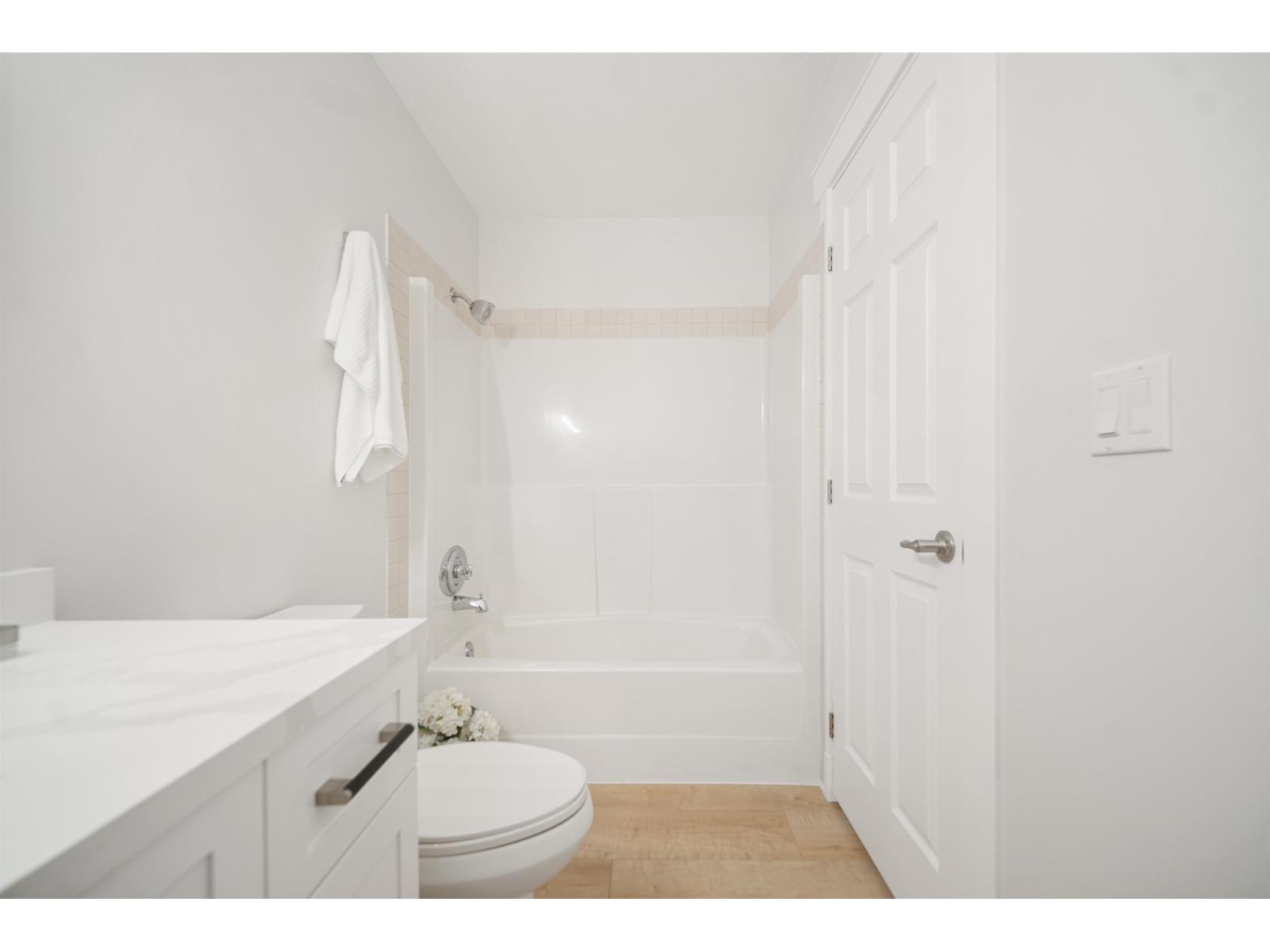 15582 RUSSELL AVENUE, White Rock