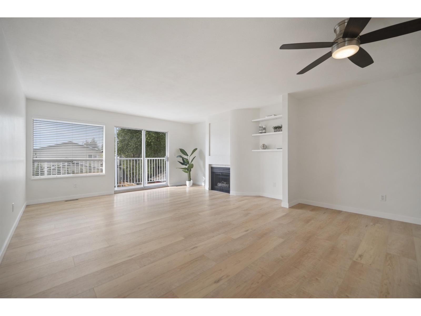 15582 RUSSELL AVENUE, White Rock
