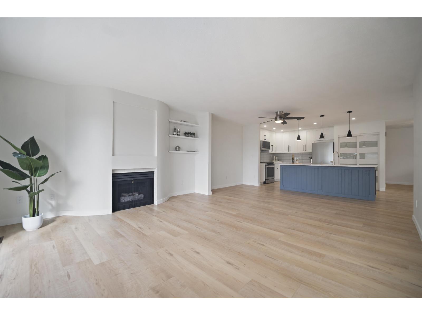 15582 RUSSELL AVENUE, White Rock