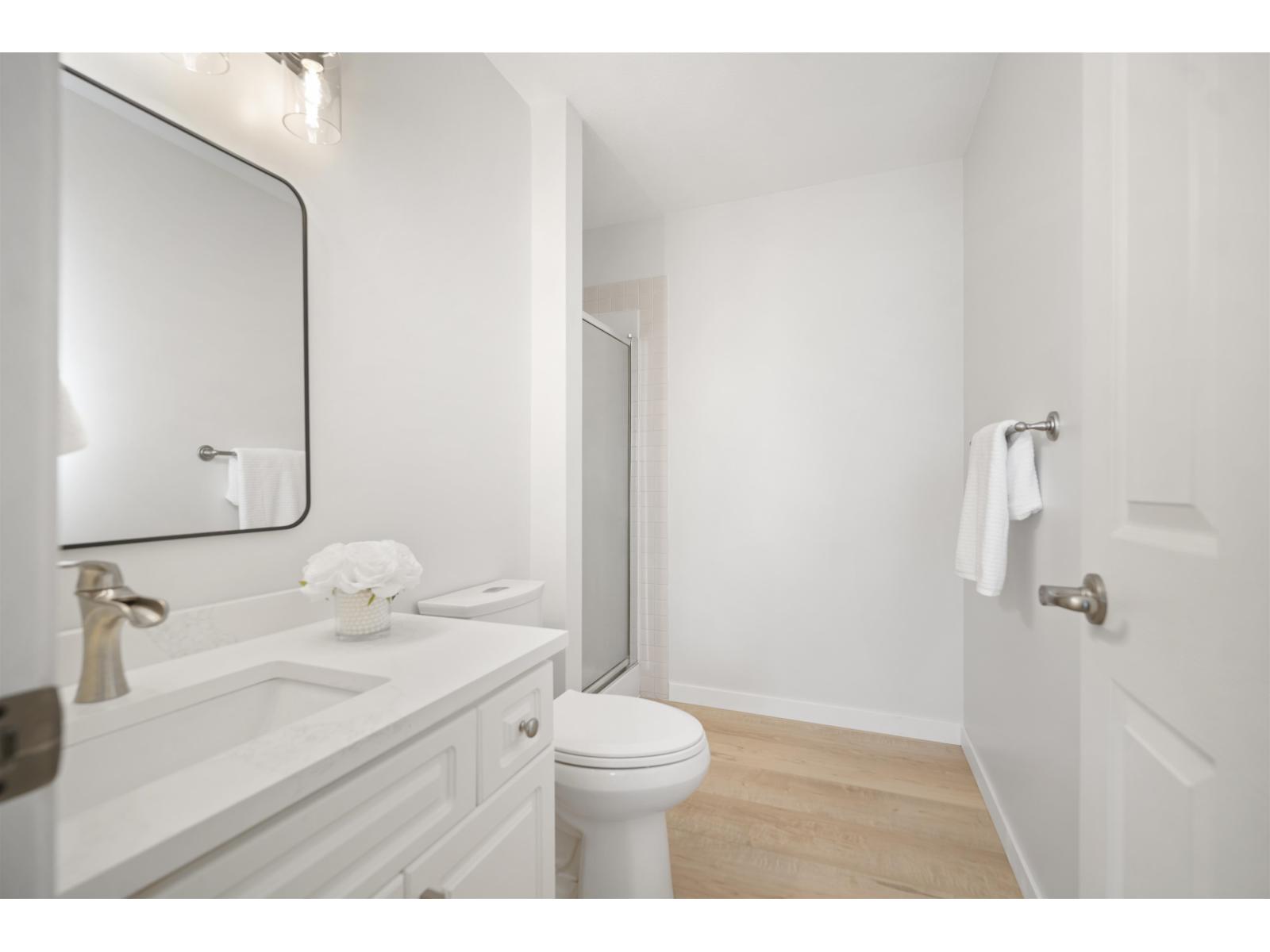 15582 RUSSELL AVENUE, White Rock