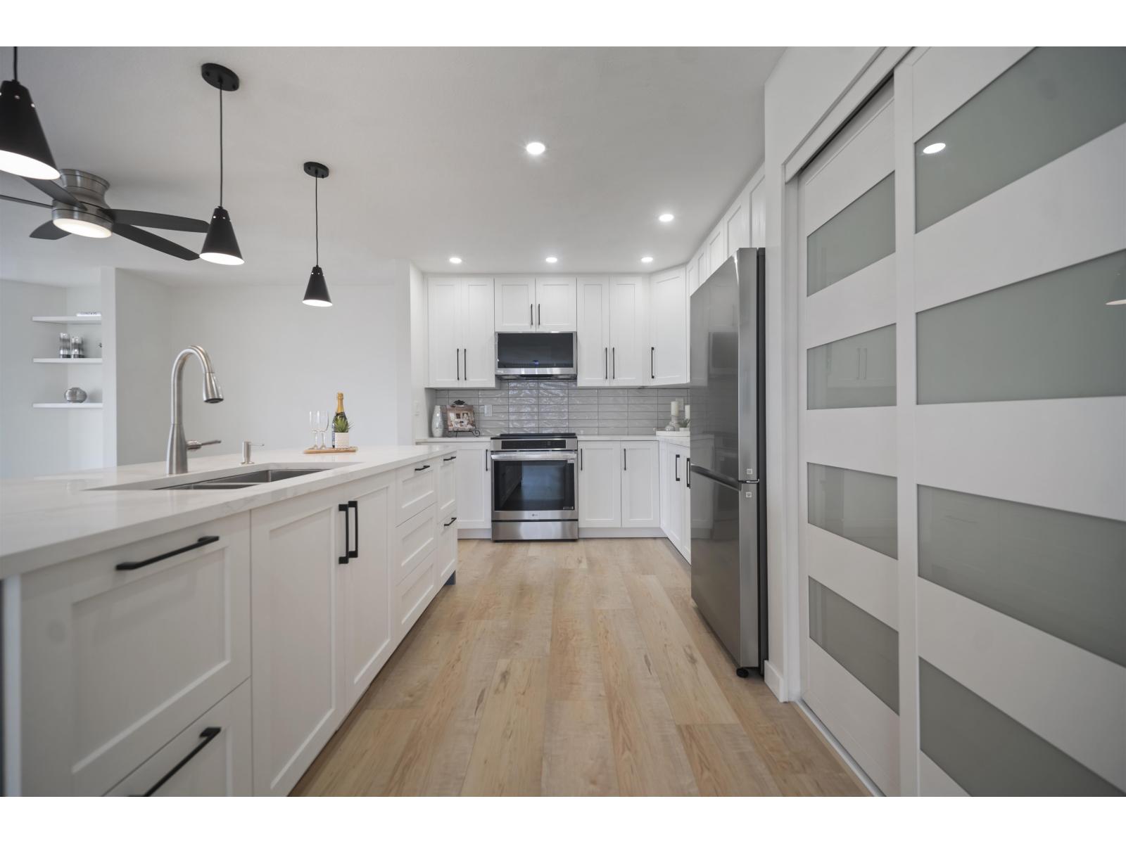 15582 RUSSELL AVENUE, White Rock