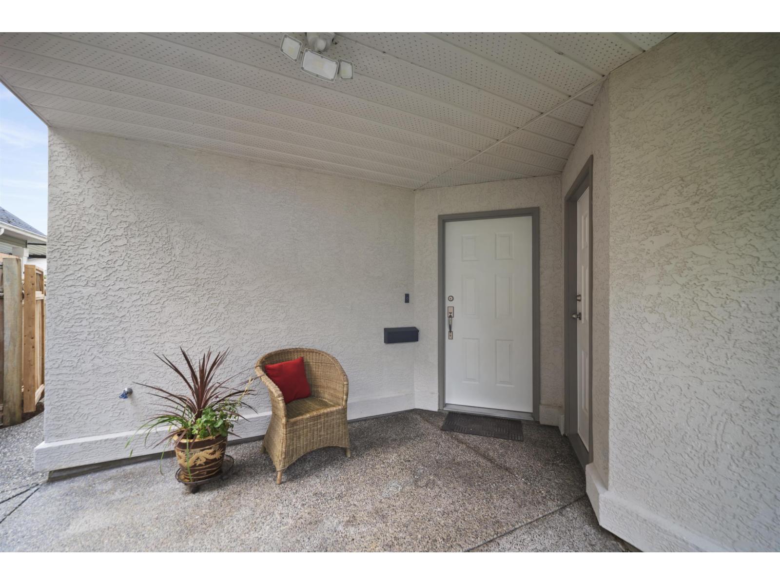 15582 RUSSELL AVENUE, White Rock