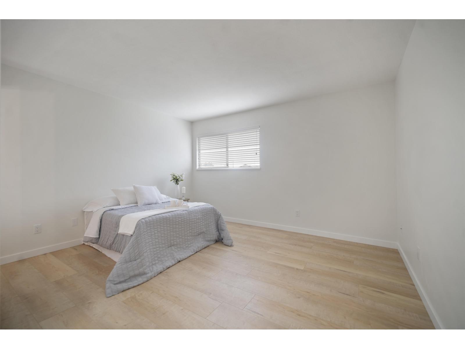 15582 RUSSELL AVENUE, White Rock