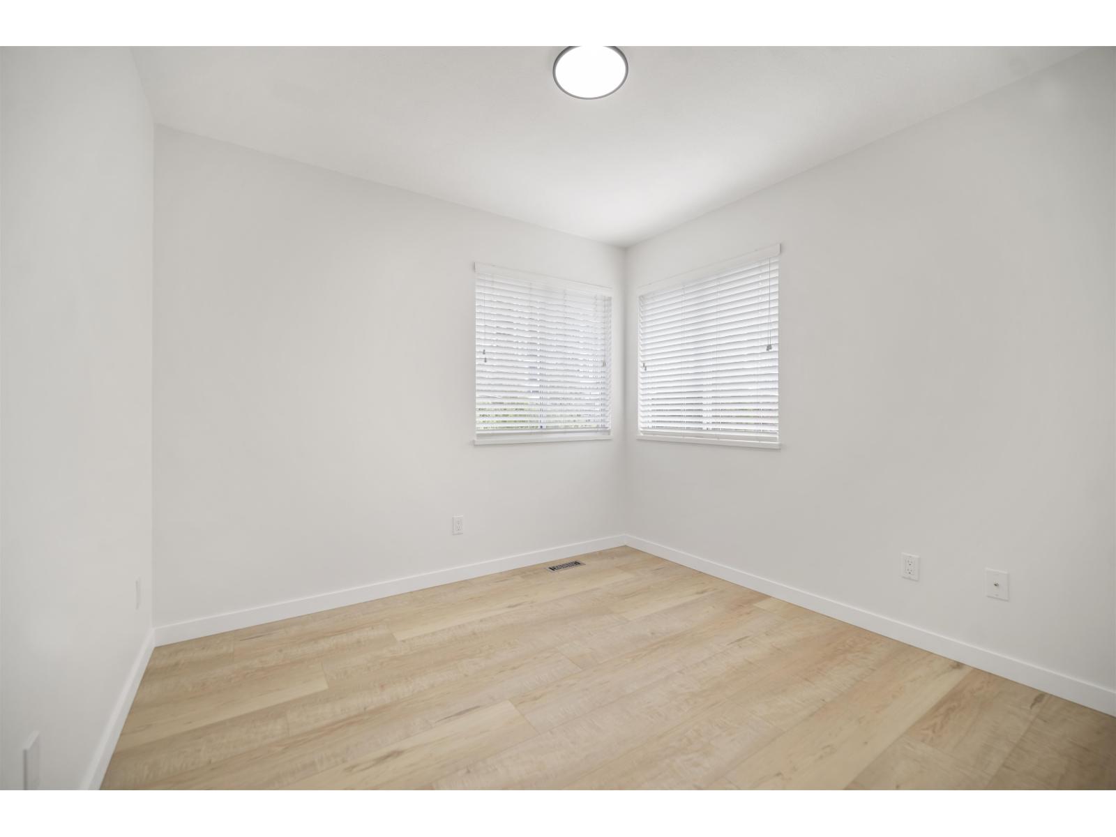 15582 RUSSELL AVENUE, White Rock