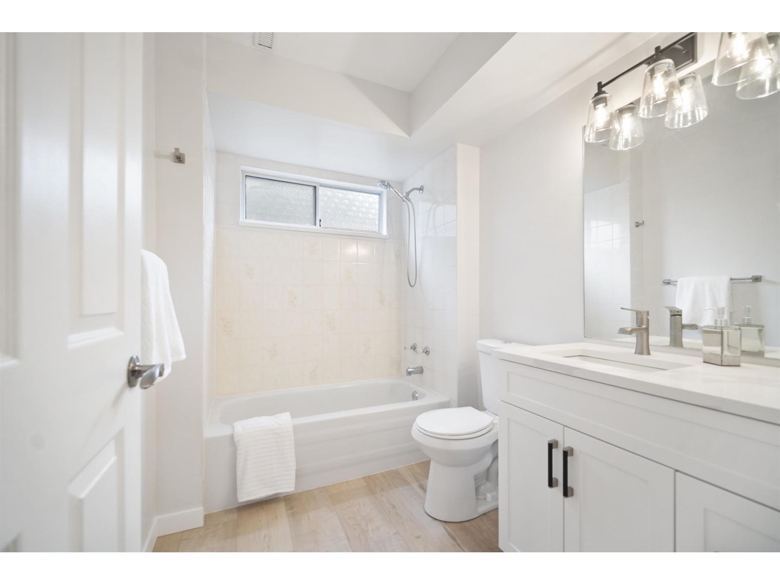 15582 RUSSELL AVENUE, White Rock