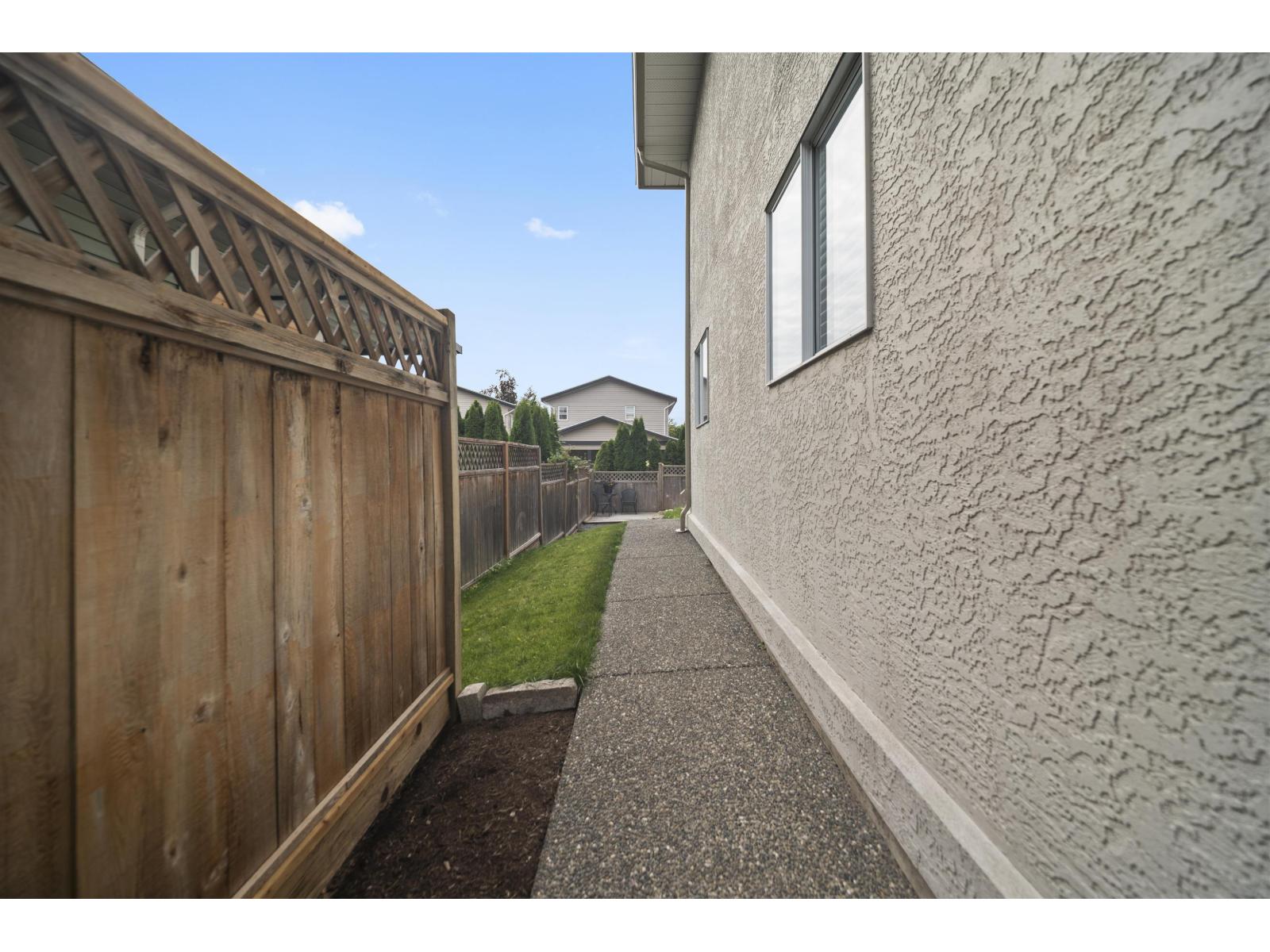 15582 RUSSELL AVENUE, White Rock