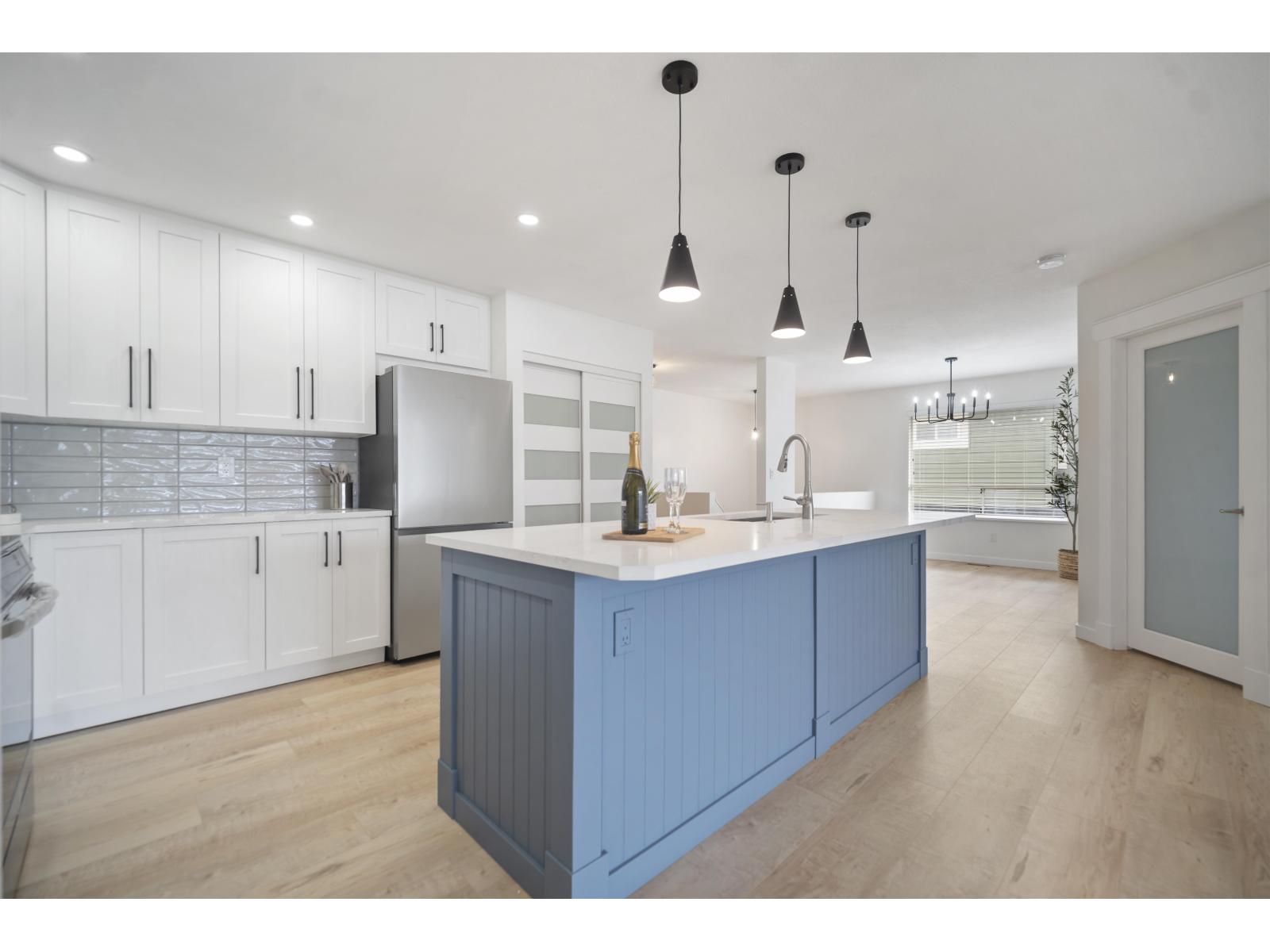 15582 RUSSELL AVENUE, White Rock
