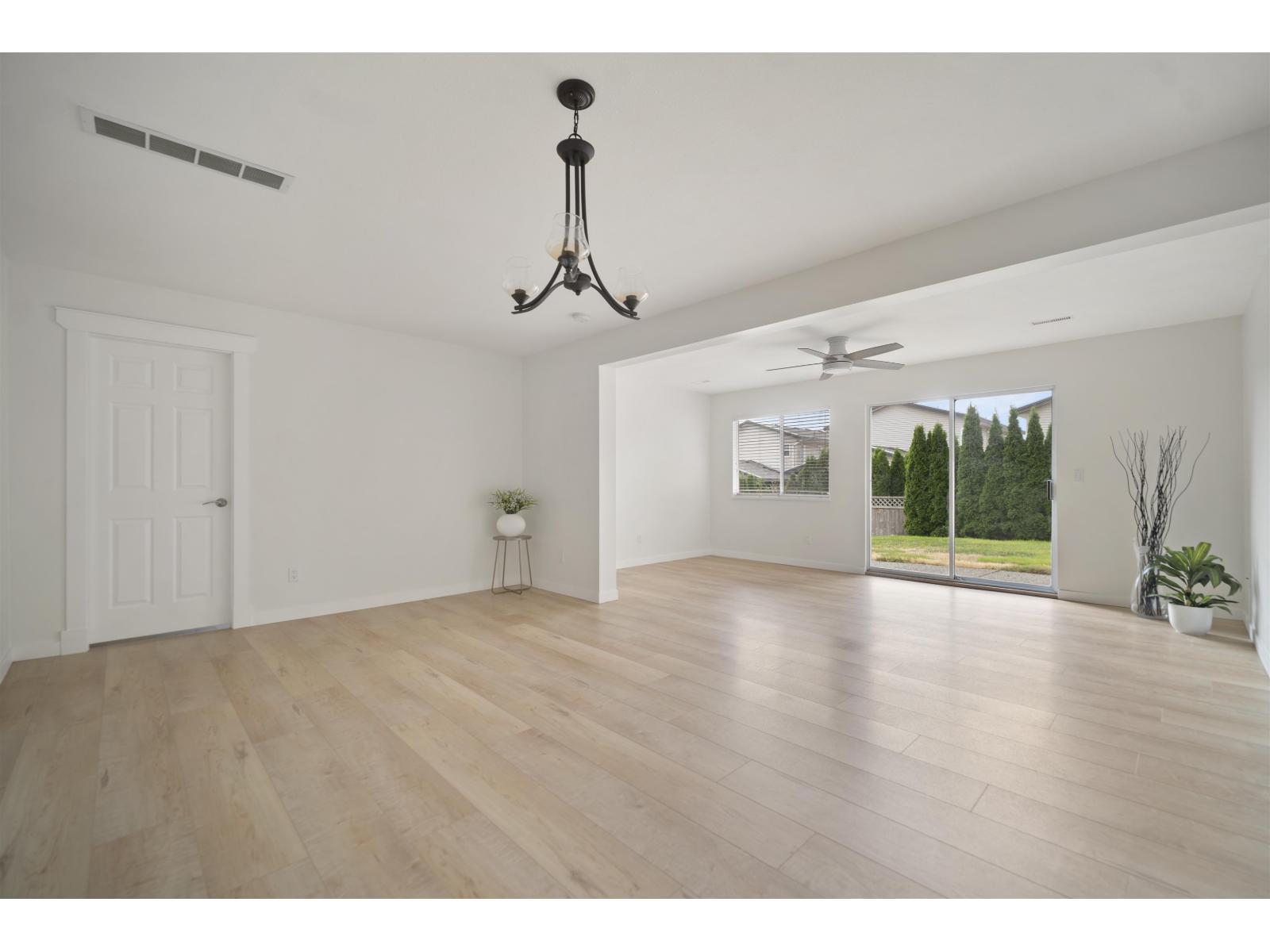 15582 RUSSELL AVENUE, White Rock