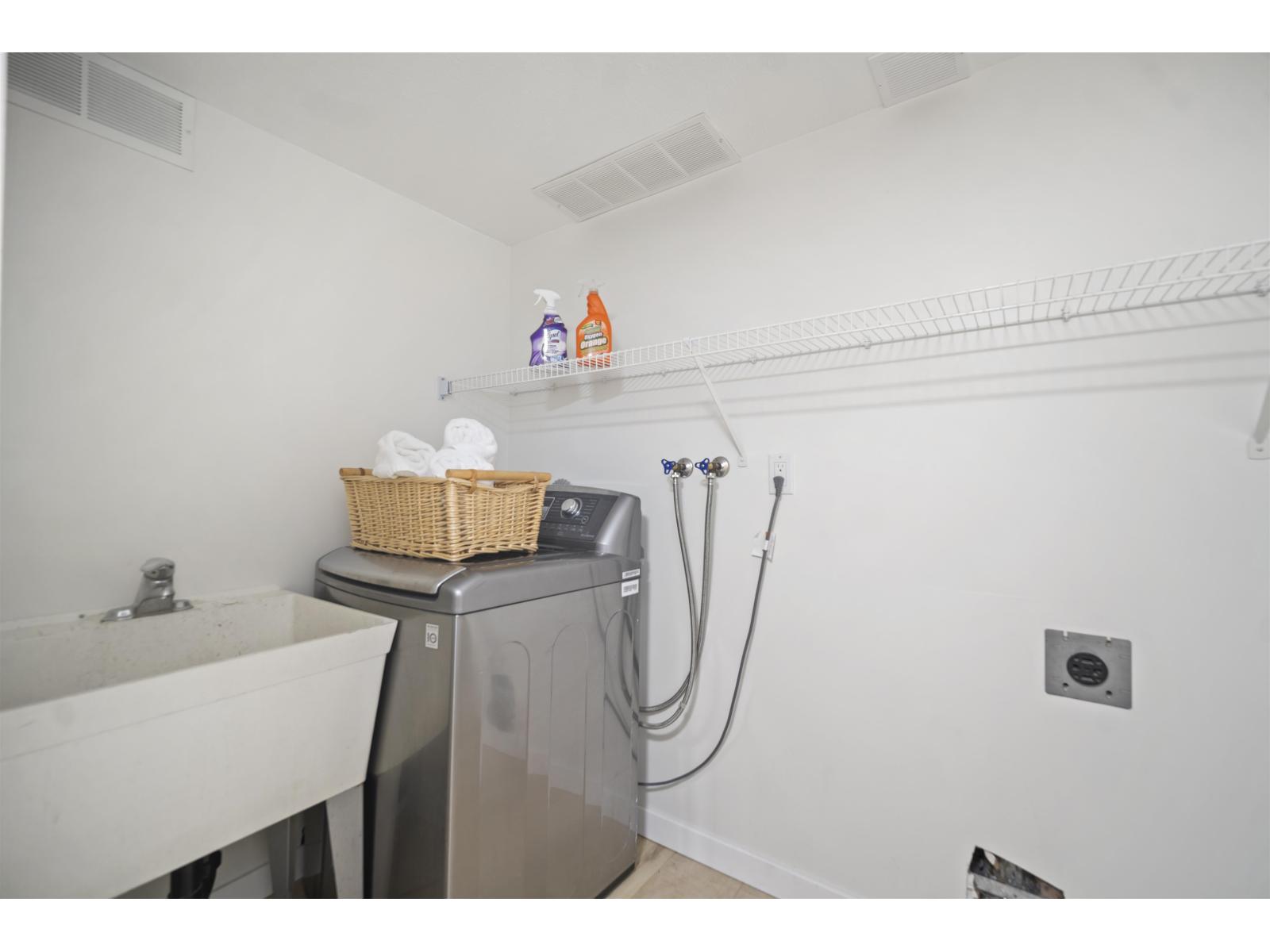 15582 RUSSELL AVENUE, White Rock