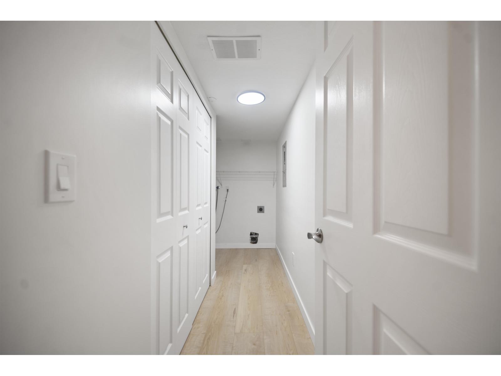 15582 RUSSELL AVENUE, White Rock