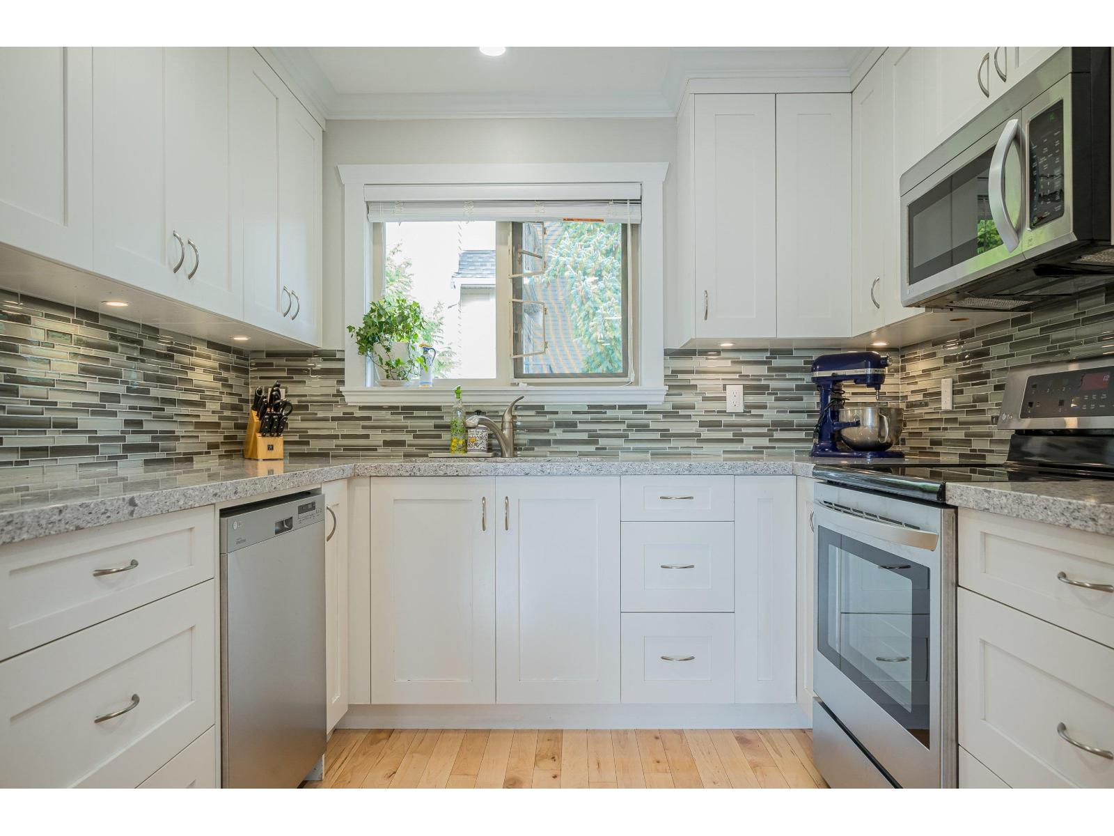 6 14921 THRIFT AVENUE, White Rock