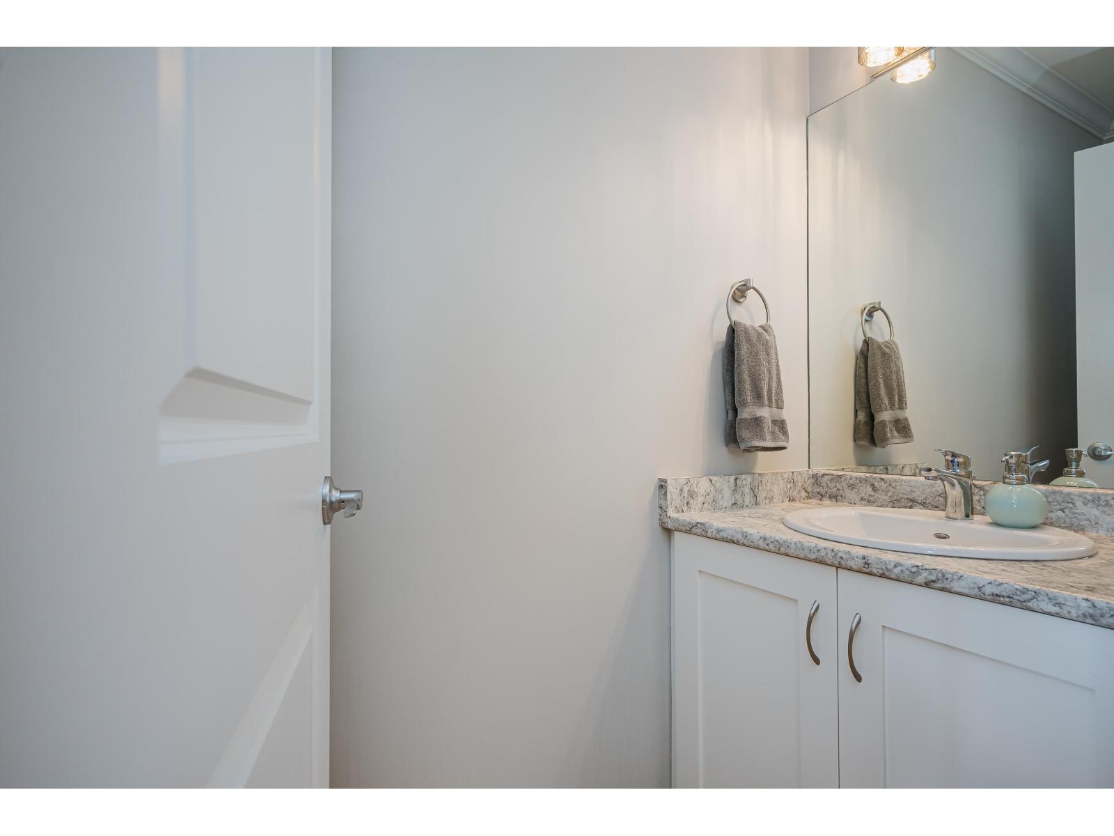 6 14921 THRIFT AVENUE, White Rock
