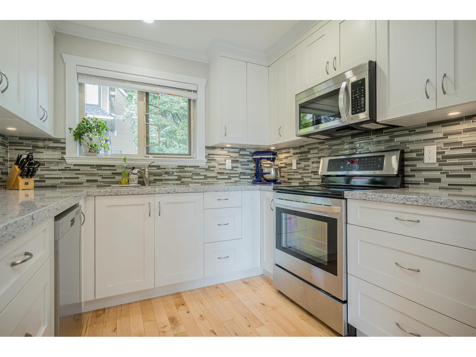 6 14921 THRIFT AVENUE, White Rock