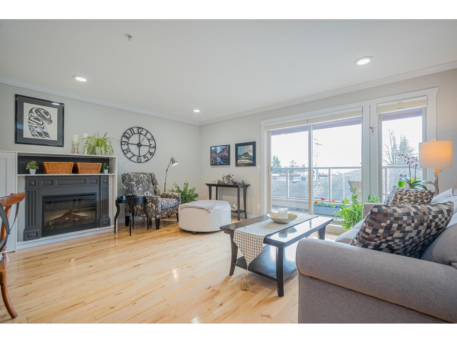 6 14921 THRIFT AVENUE, White Rock