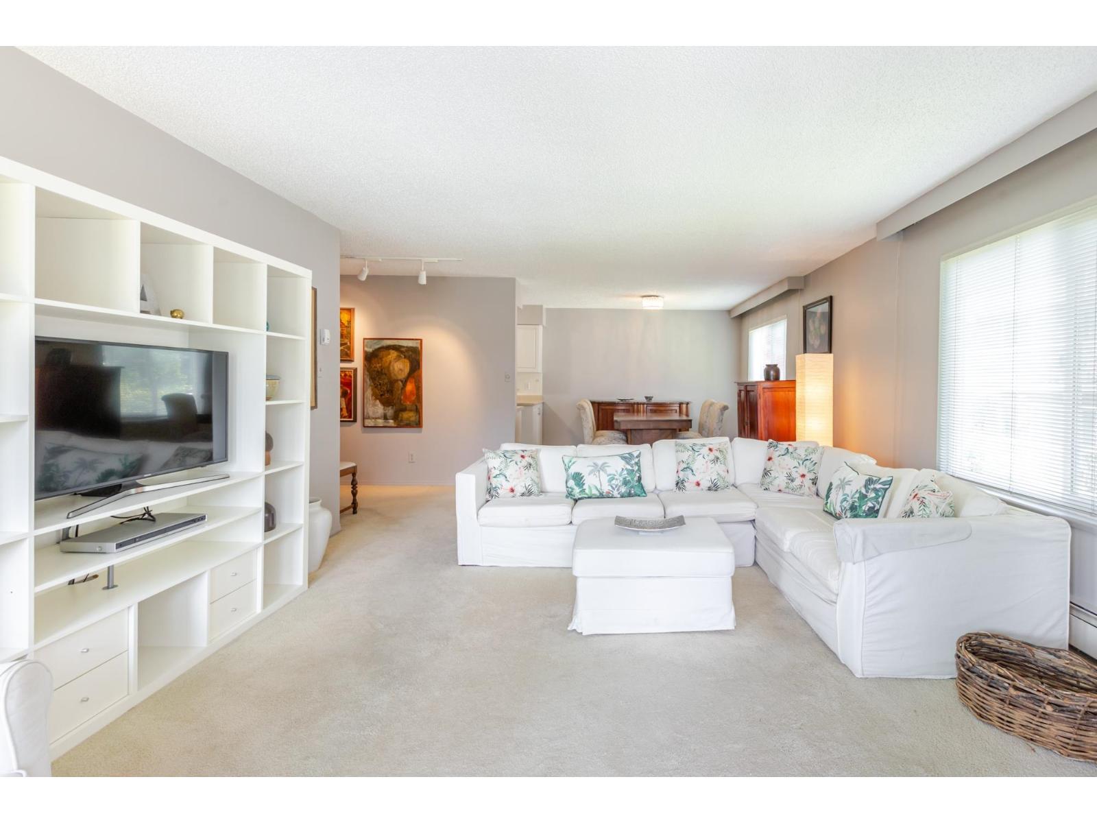 #304 1351 MARTIN STREET, White Rock