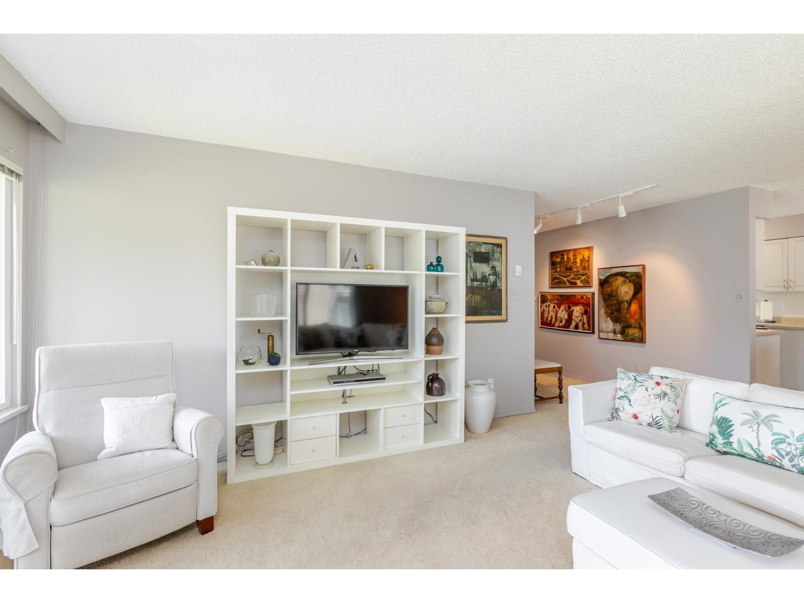 #304 1351 MARTIN STREET, White Rock