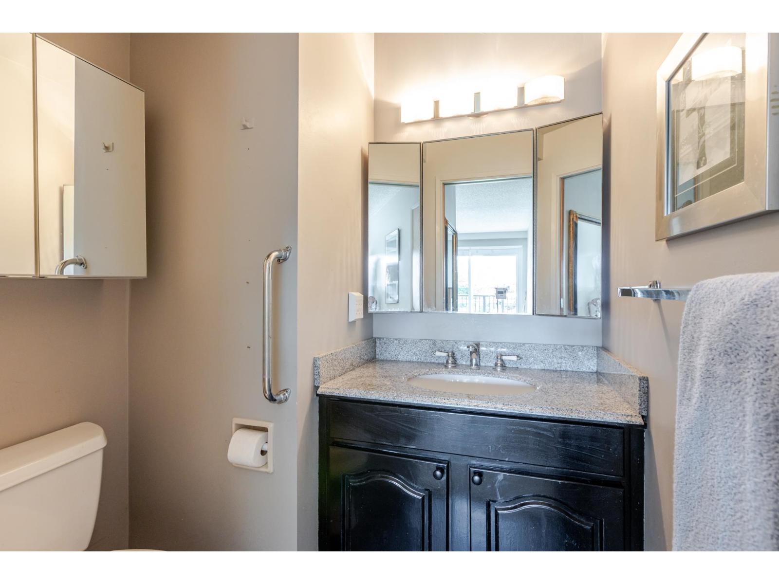 #304 1351 MARTIN STREET, White Rock