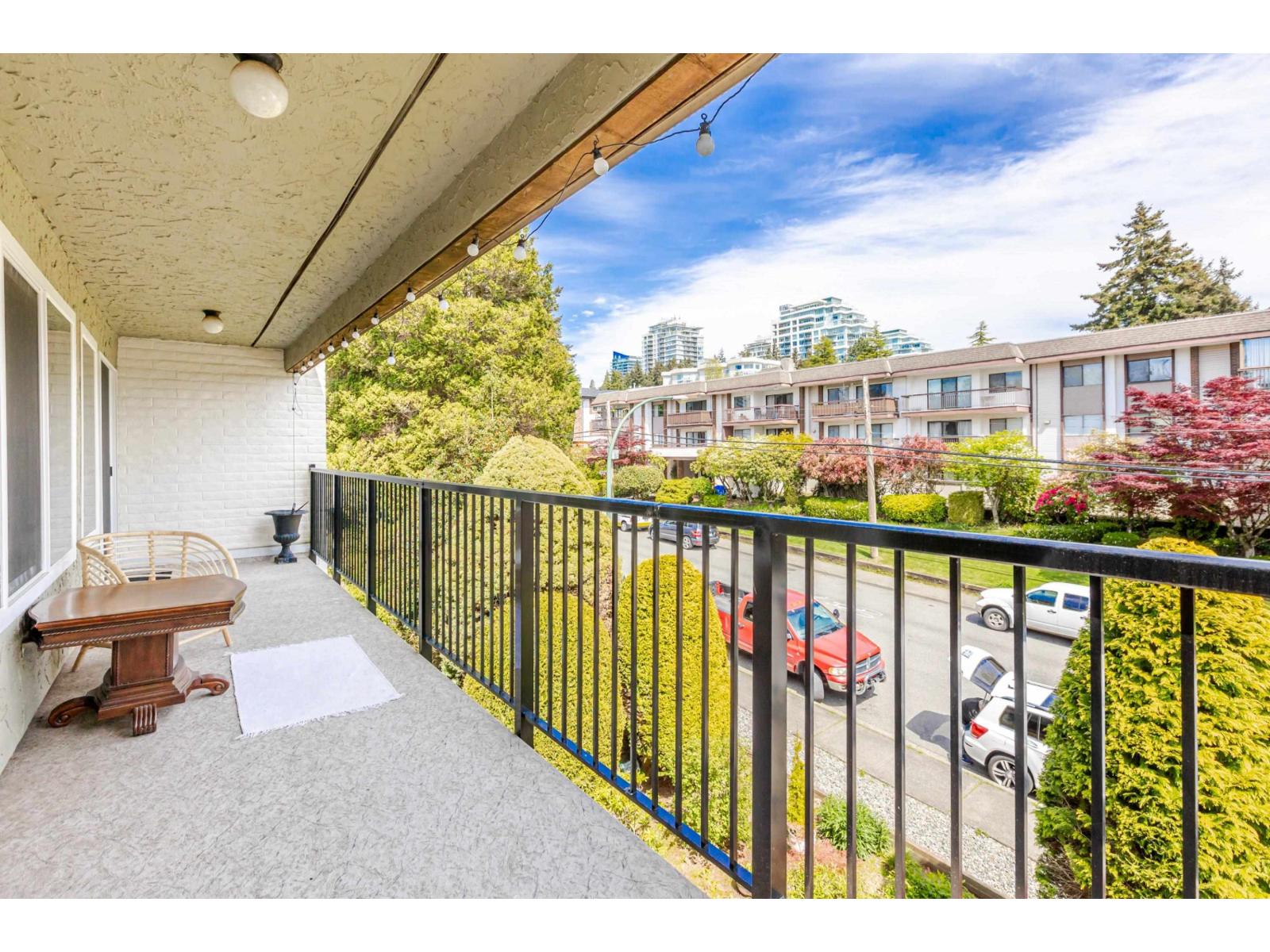 #304 1351 MARTIN STREET, White Rock