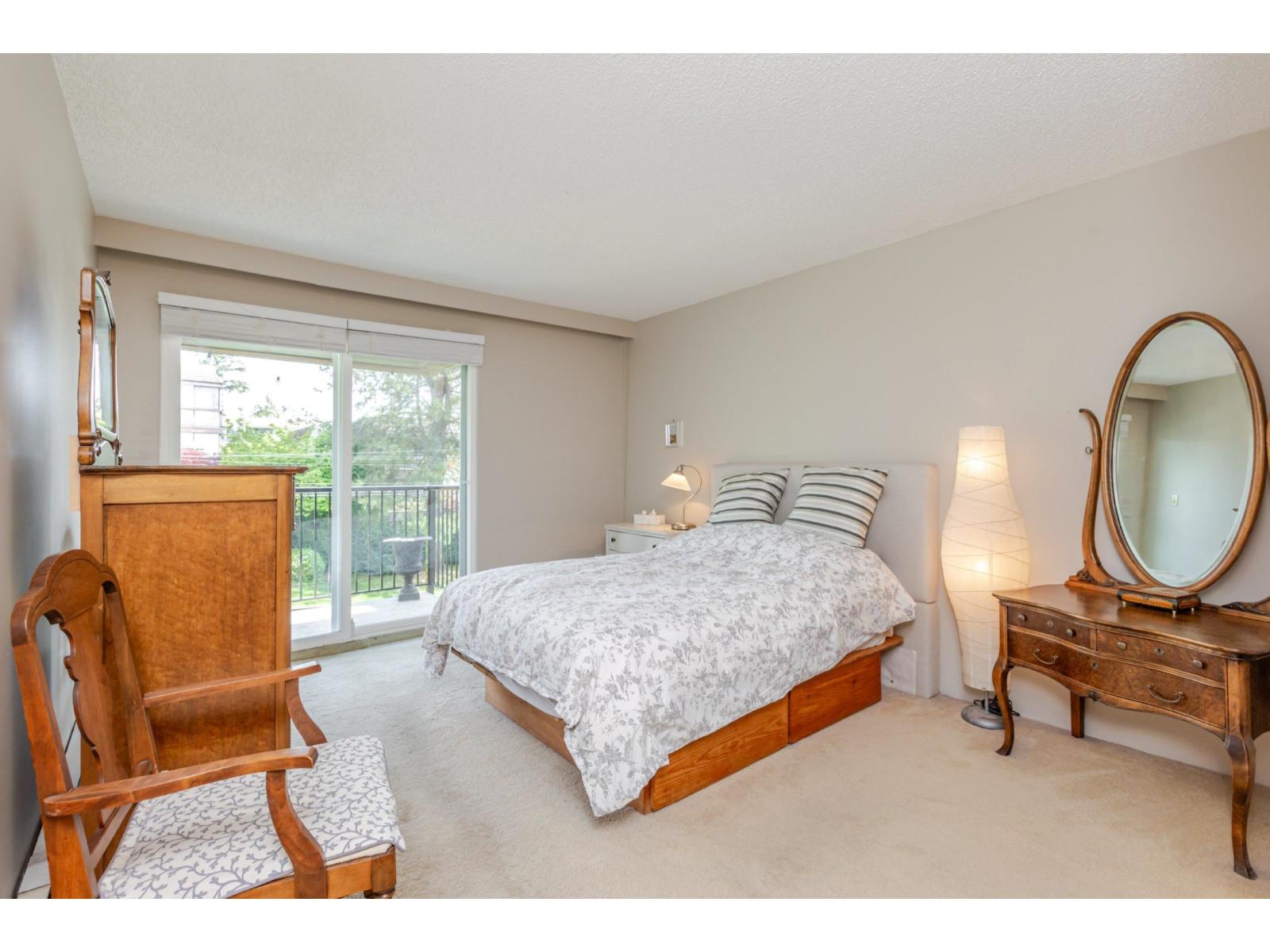 #304 1351 MARTIN STREET, White Rock