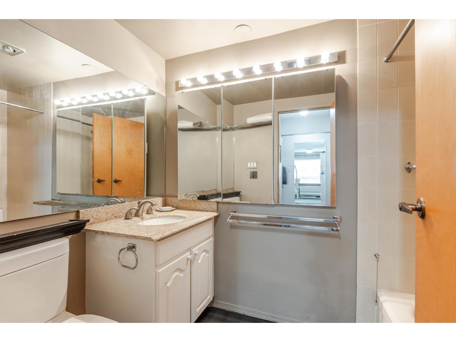 #304 1351 MARTIN STREET, White Rock