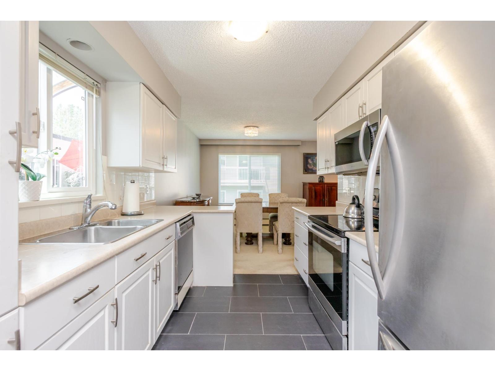 #304 1351 MARTIN STREET, White Rock