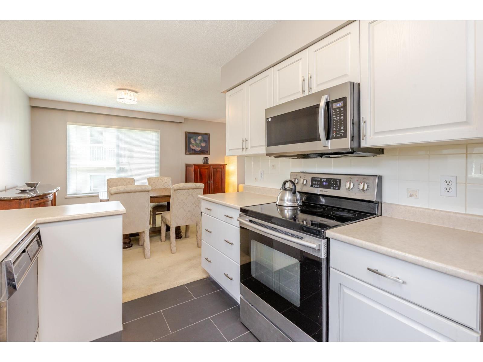 #304 1351 MARTIN STREET, White Rock