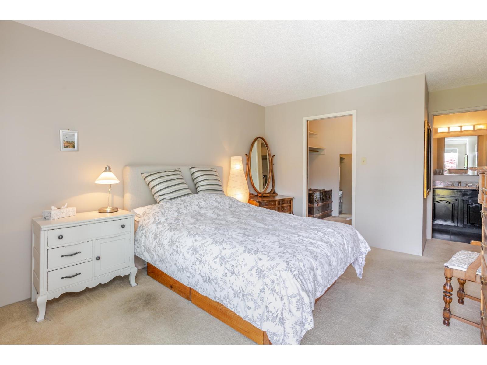 #304 1351 MARTIN STREET, White Rock