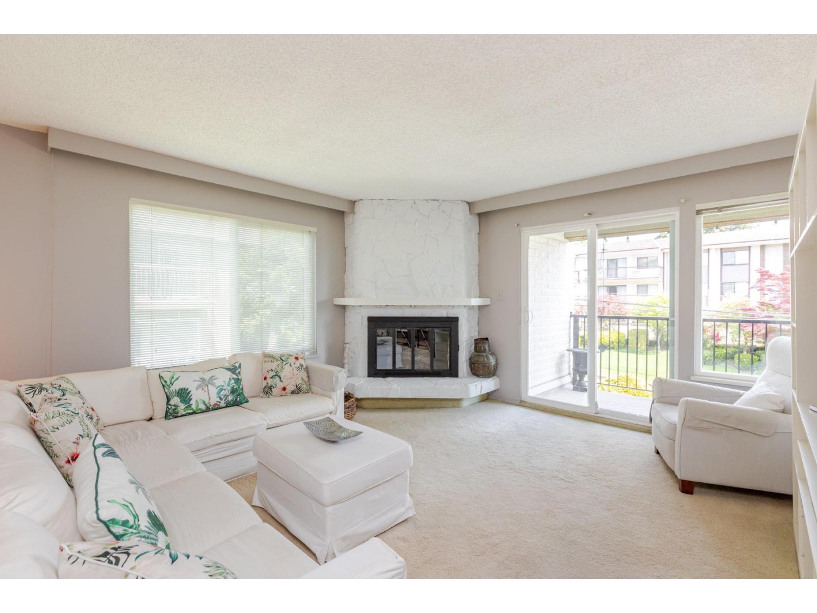 #304 1351 MARTIN STREET, White Rock