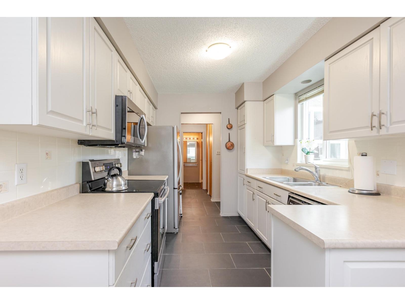 #304 1351 MARTIN STREET, White Rock