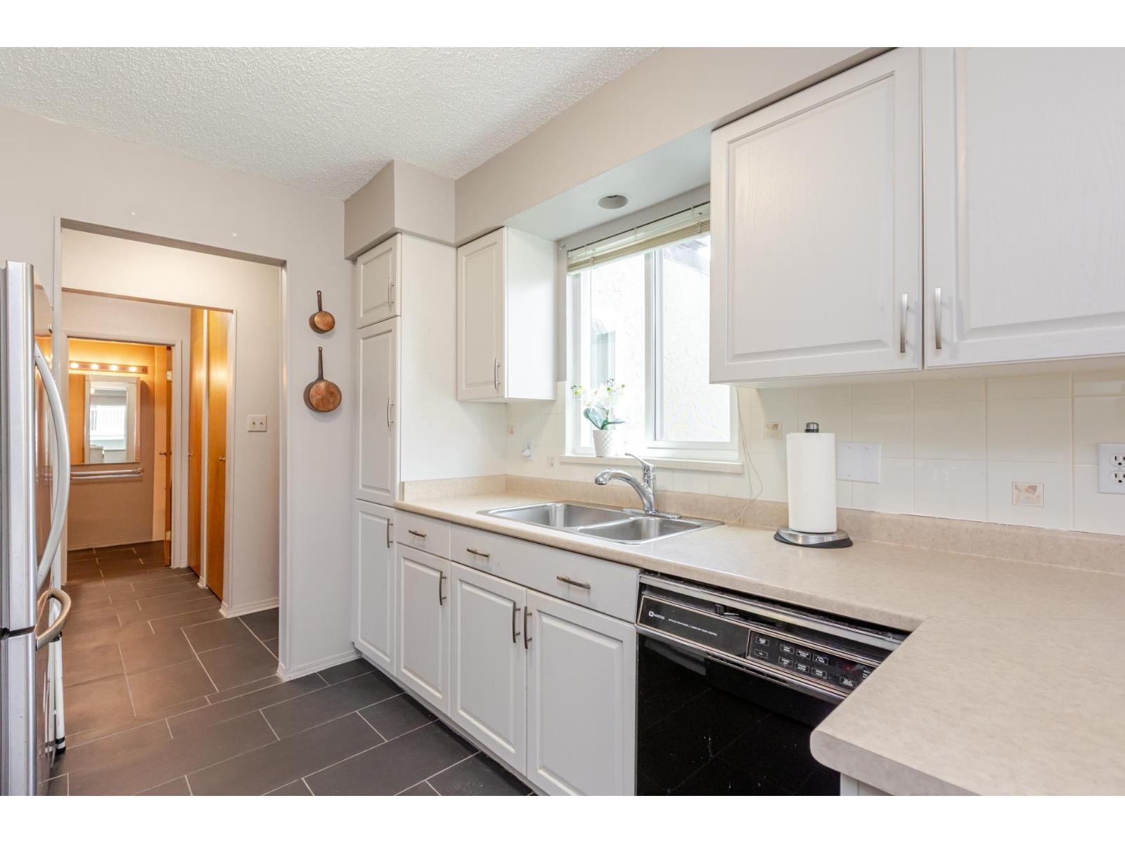 #304 1351 MARTIN STREET, White Rock