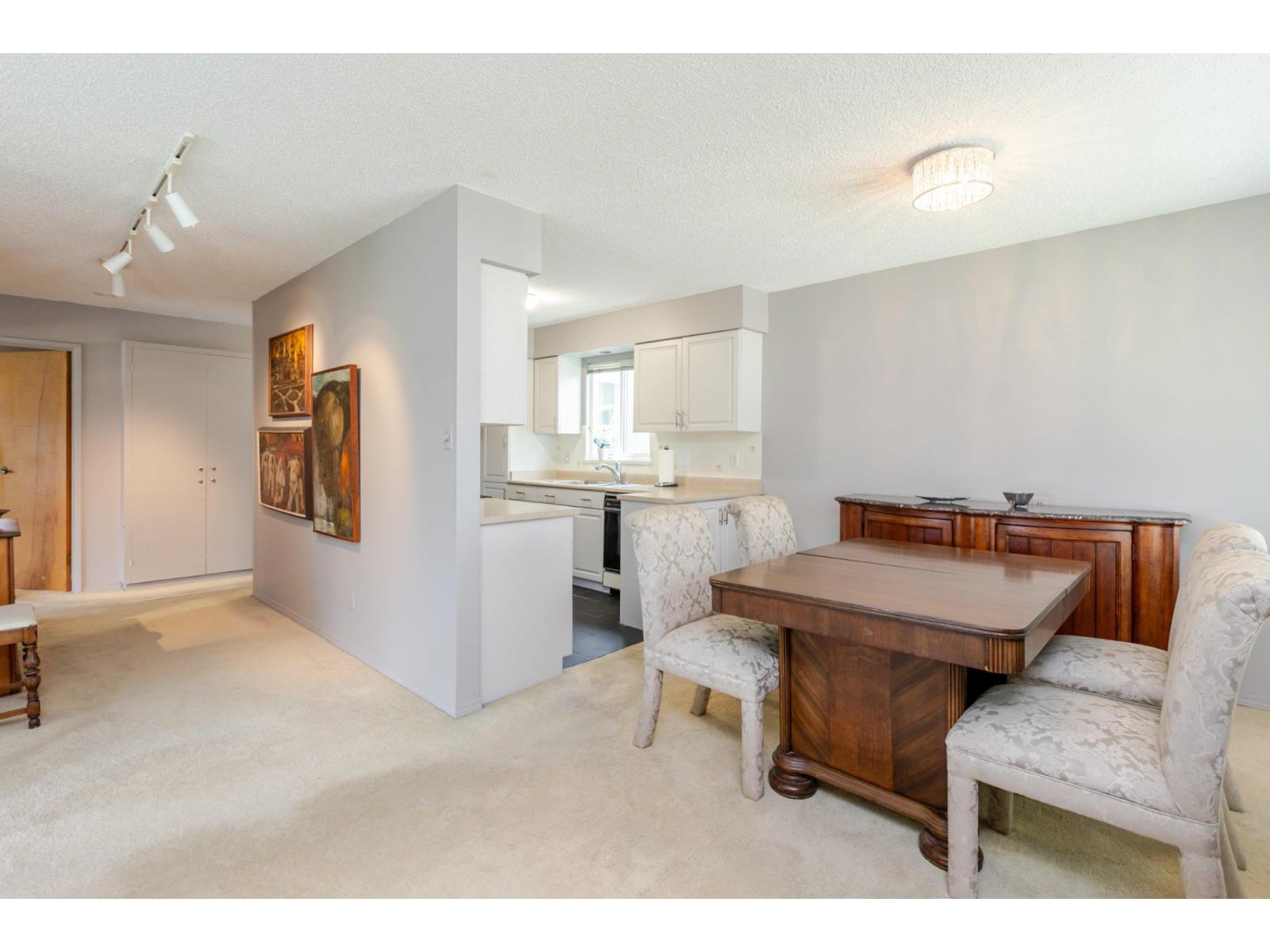 #304 1351 MARTIN STREET, White Rock