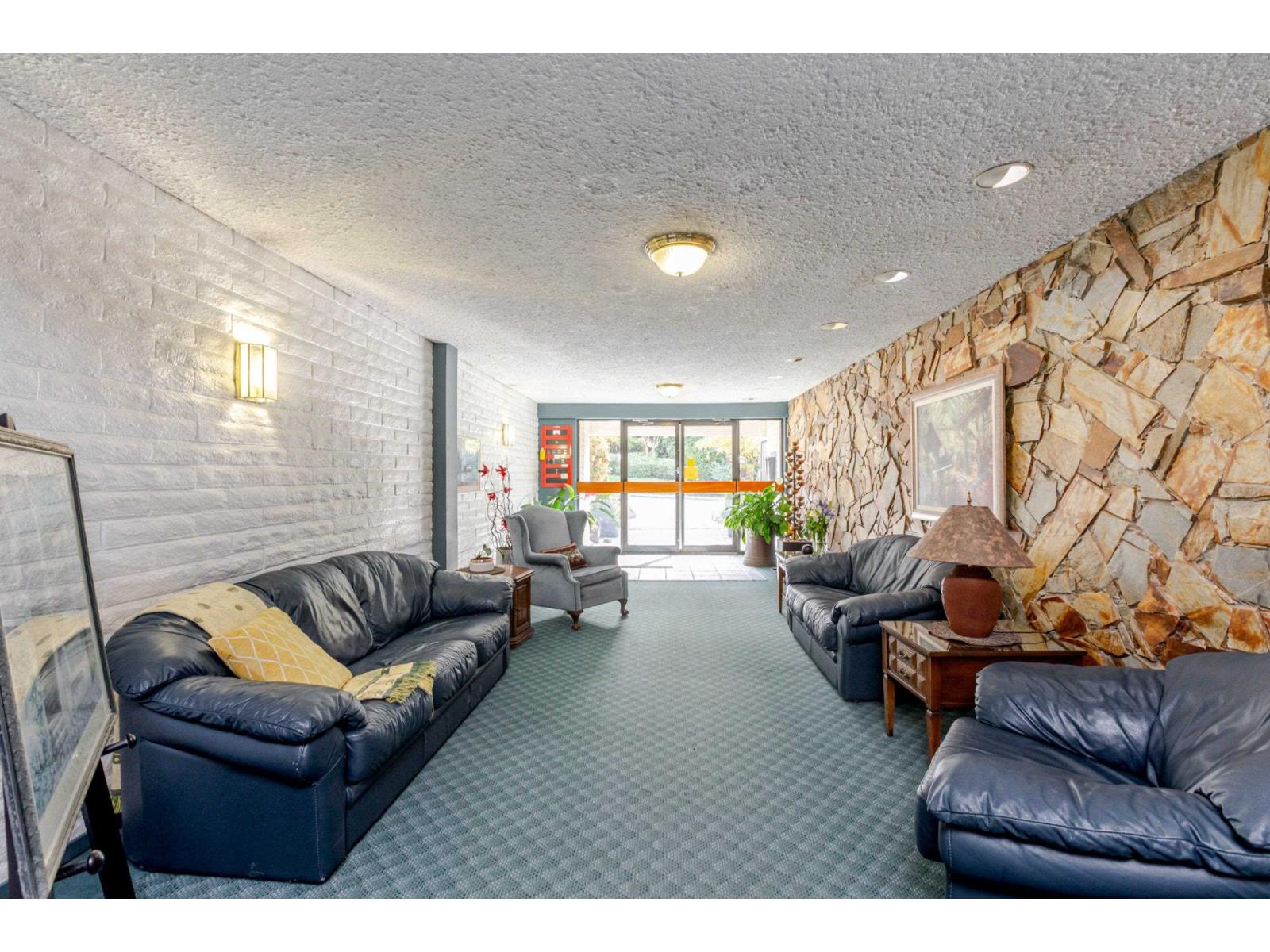 #304 1351 MARTIN STREET, White Rock