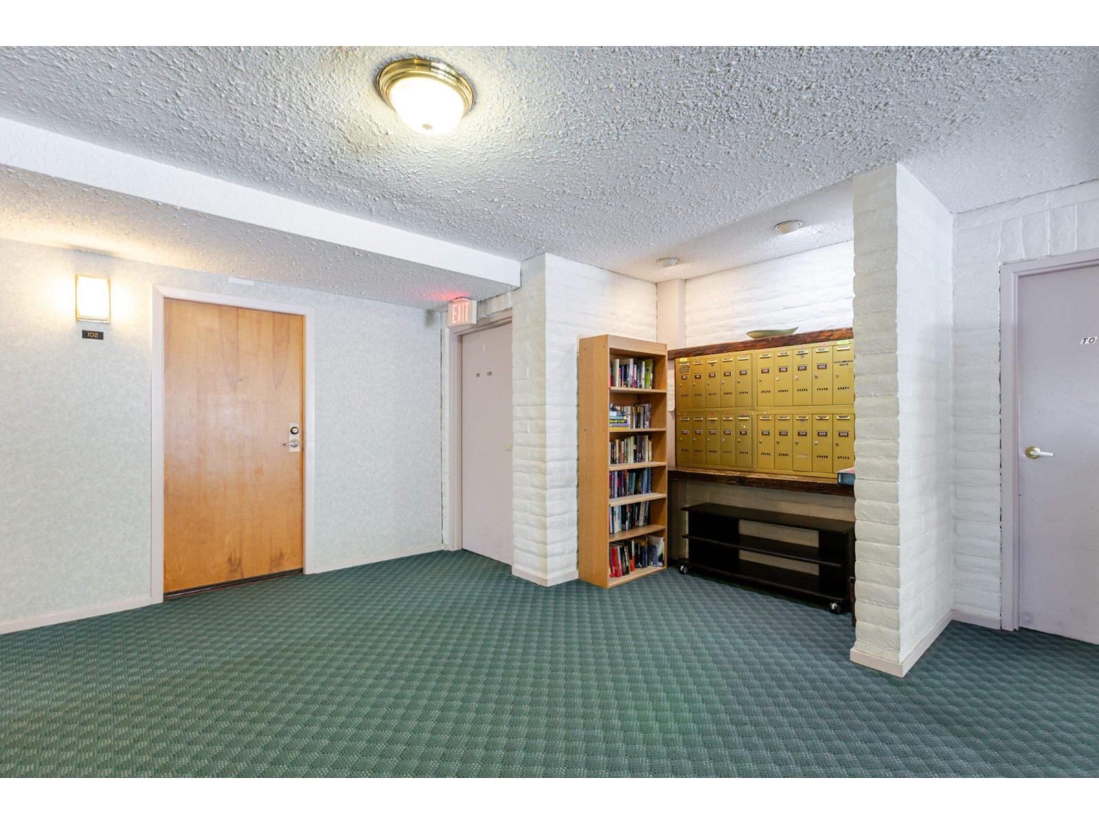 #304 1351 MARTIN STREET, White Rock