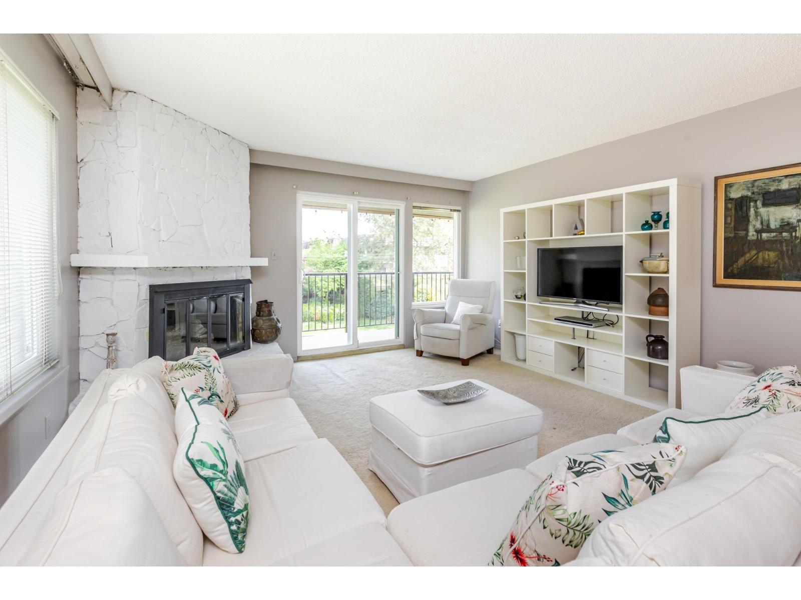 #304 1351 MARTIN STREET, White Rock