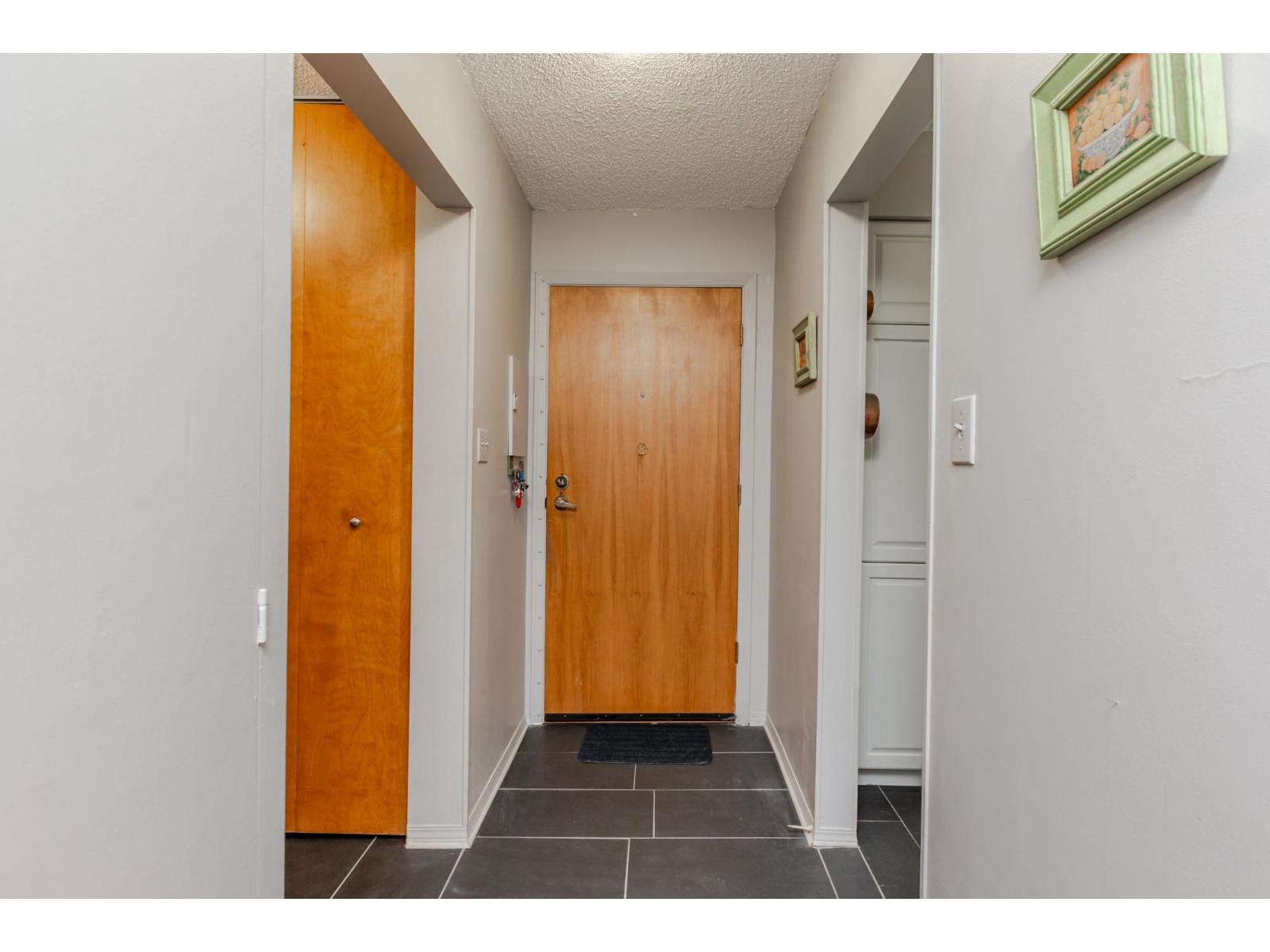 #304 1351 MARTIN STREET, White Rock