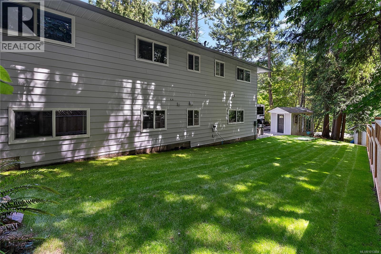 2040 Salem Terr, North Saanich