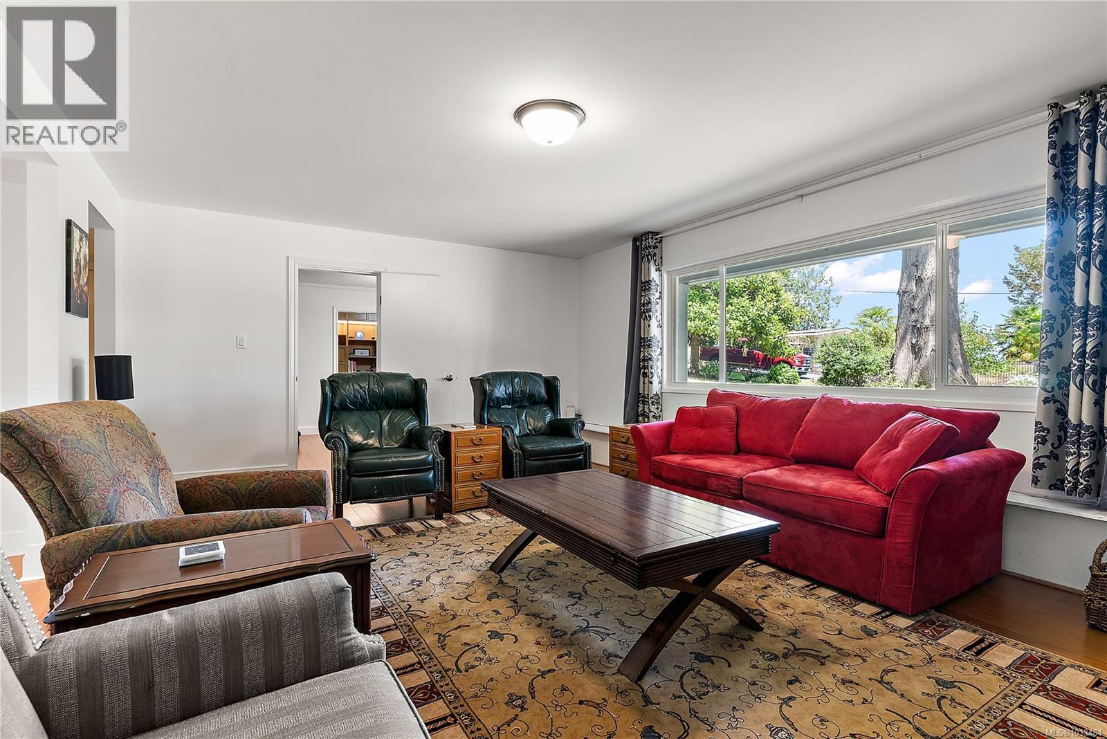 2040 Salem Terr, North Saanich