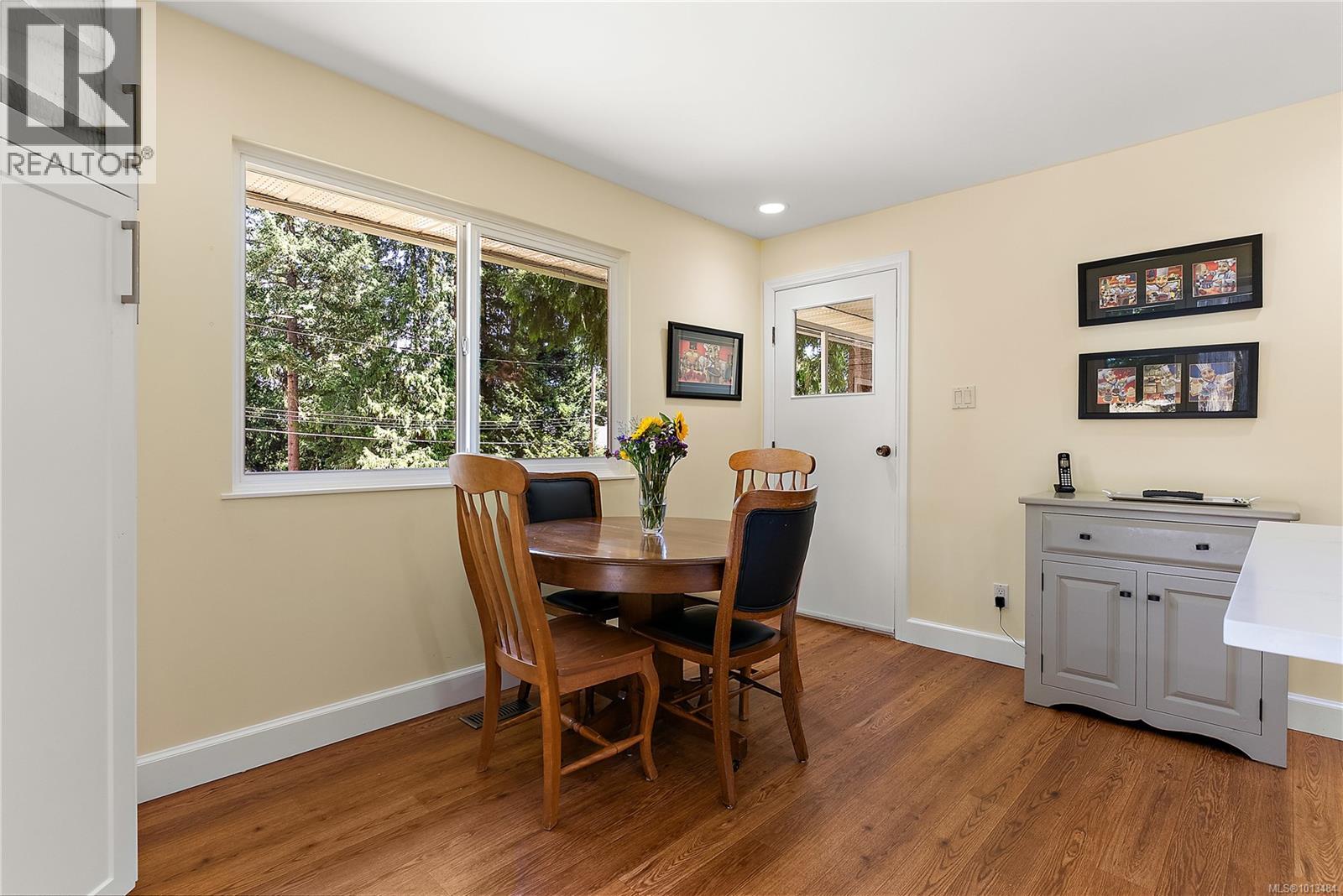 2040 Salem Terr, North Saanich