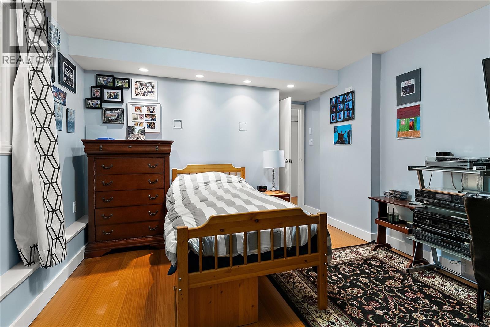 2040 Salem Terr, North Saanich