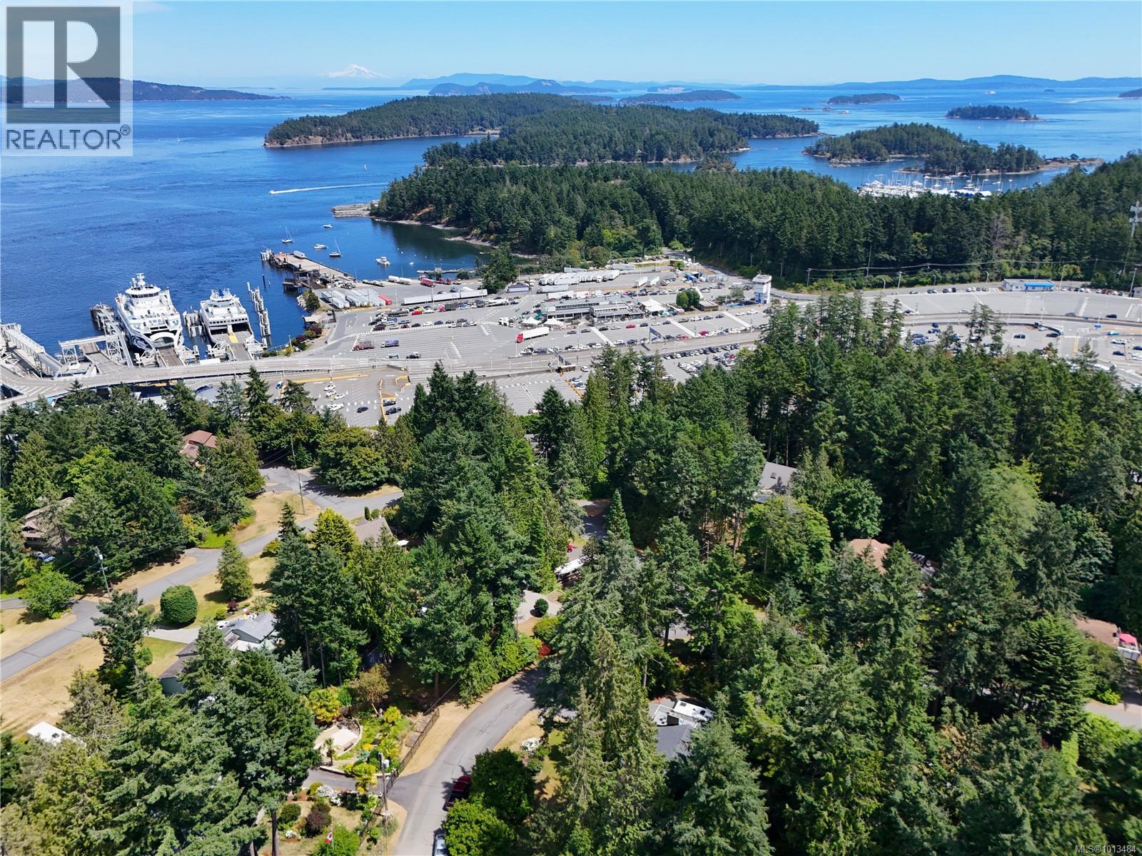 2040 Salem Terr, North Saanich