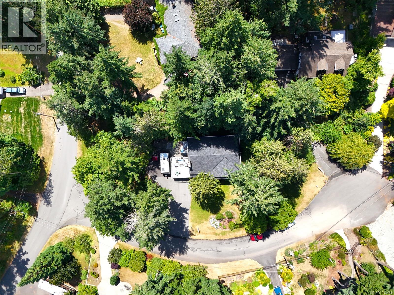2040 Salem Terr, North Saanich