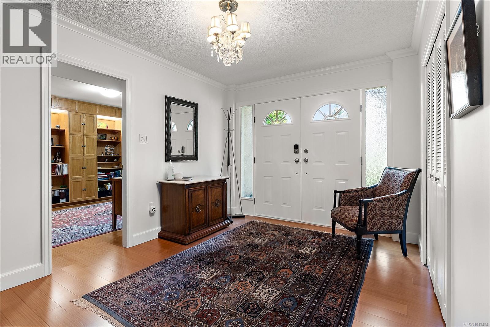 2040 Salem Terr, North Saanich